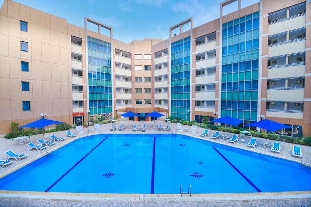 فندق توليب الجلاء القاهرة المظهر الخارجي الصورة The swimming pool at the hotel