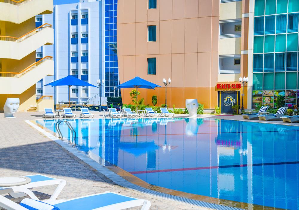 فندق توليب الجلاء القاهرة المظهر الخارجي الصورة Swimming pool at the Radisson Blu Hotel, Kathmandu